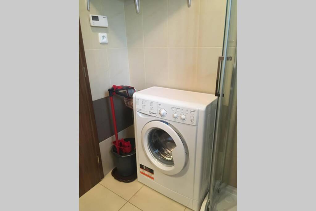 Prijemny Apartman Krovi V Rodinnem Domku Se Sdilenym Bazenem, Terasou A Zahradou Экстерьер фото