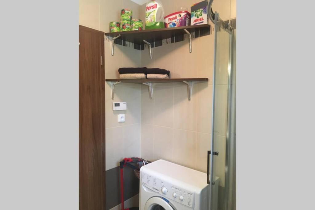 Prijemny Apartman Krovi V Rodinnem Domku Se Sdilenym Bazenem, Terasou A Zahradou Экстерьер фото