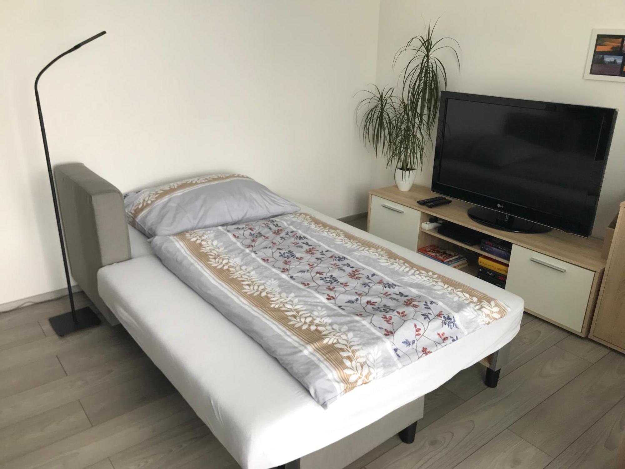 Prijemny Apartman Krovi V Rodinnem Domku Se Sdilenym Bazenem, Terasou A Zahradou Экстерьер фото